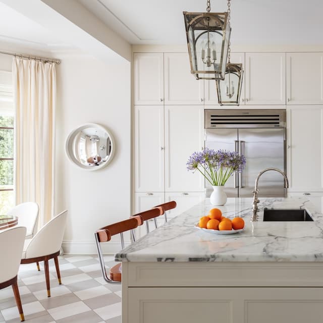 Classic White Kitchen Elegance