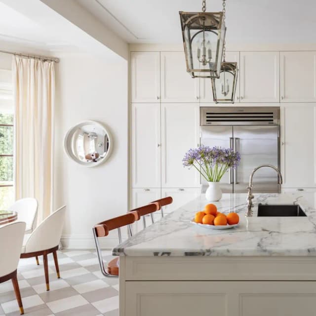 Classic White Kitchen Elegance